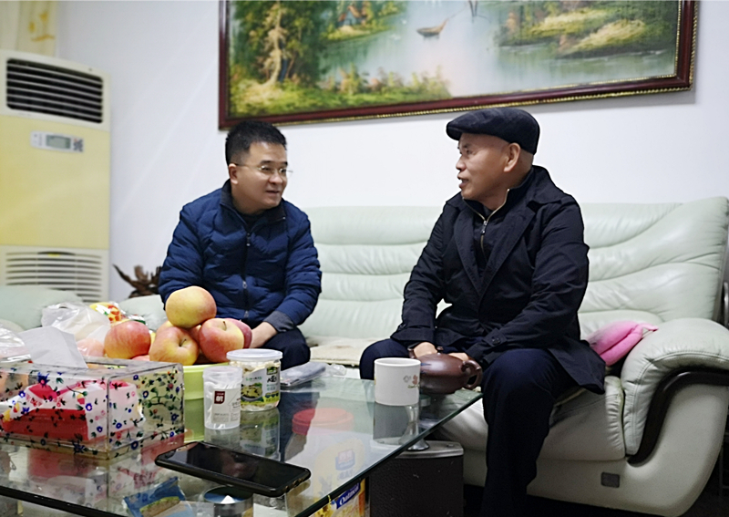 9、2月9日，刘迪祥慰问老党员蔡和祥_副本_副本.jpg